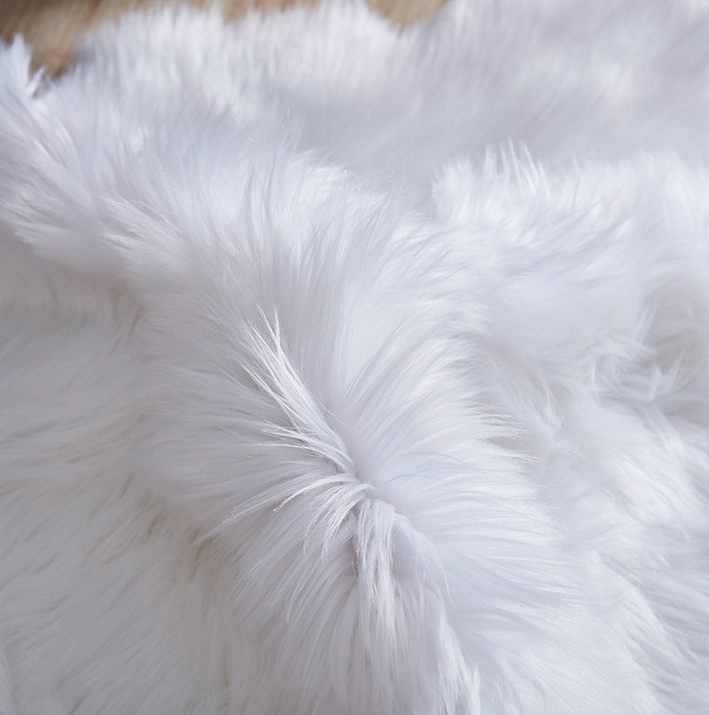 Luxury Hand Tufted Faux Fur Area Rug (white)