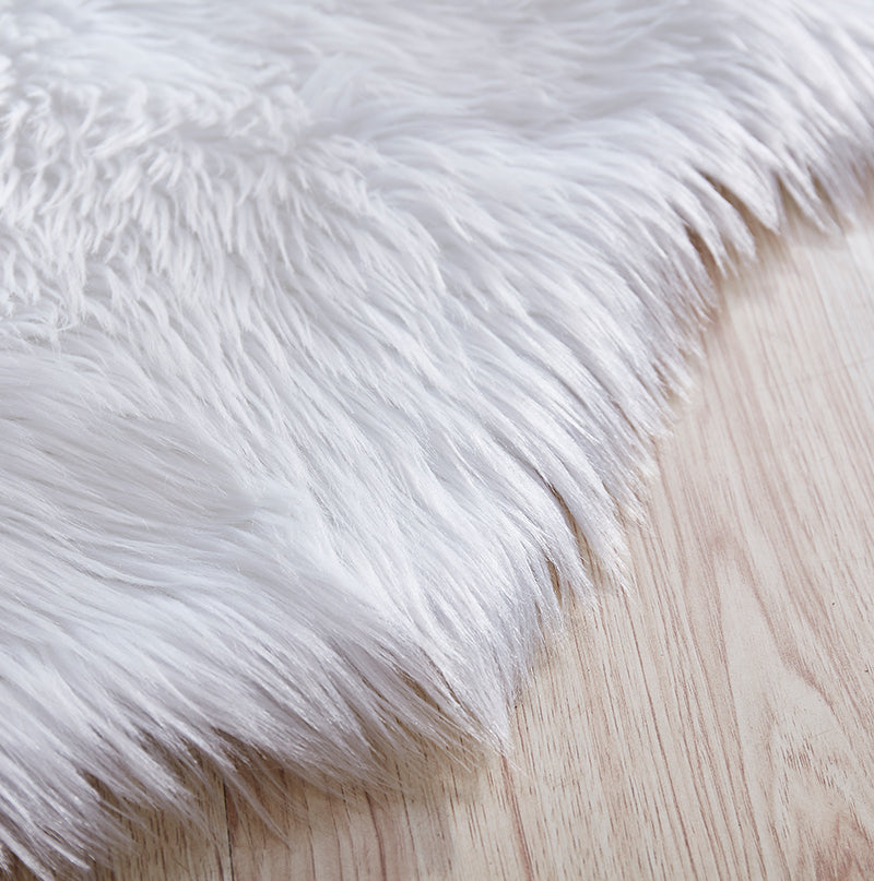 Luxury Hand Tufted Faux Fur Area Rug (white)