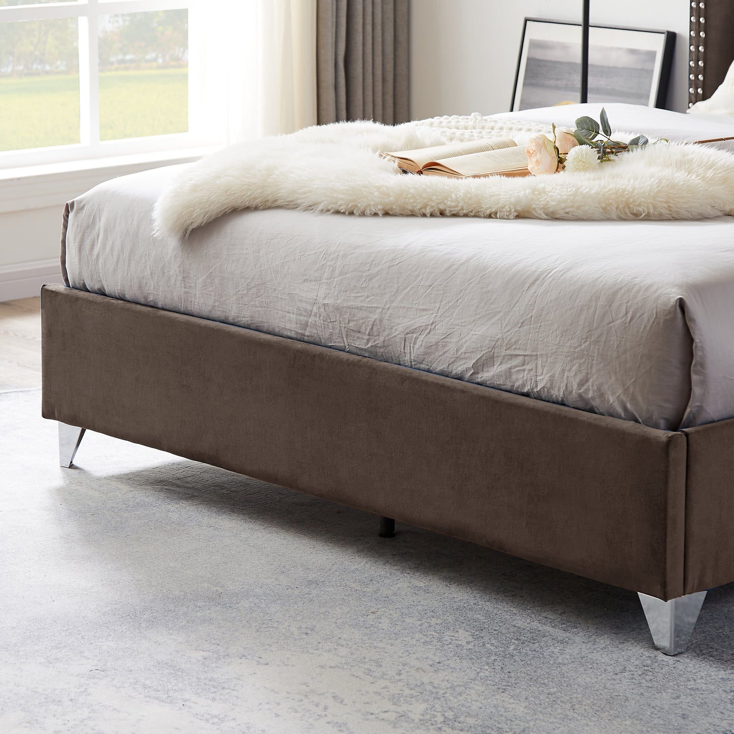 Caine King Bed (brown)