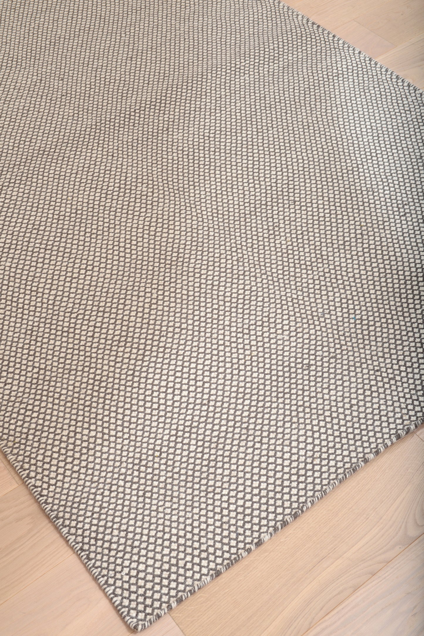 India Gray/White Area Rug 5x8